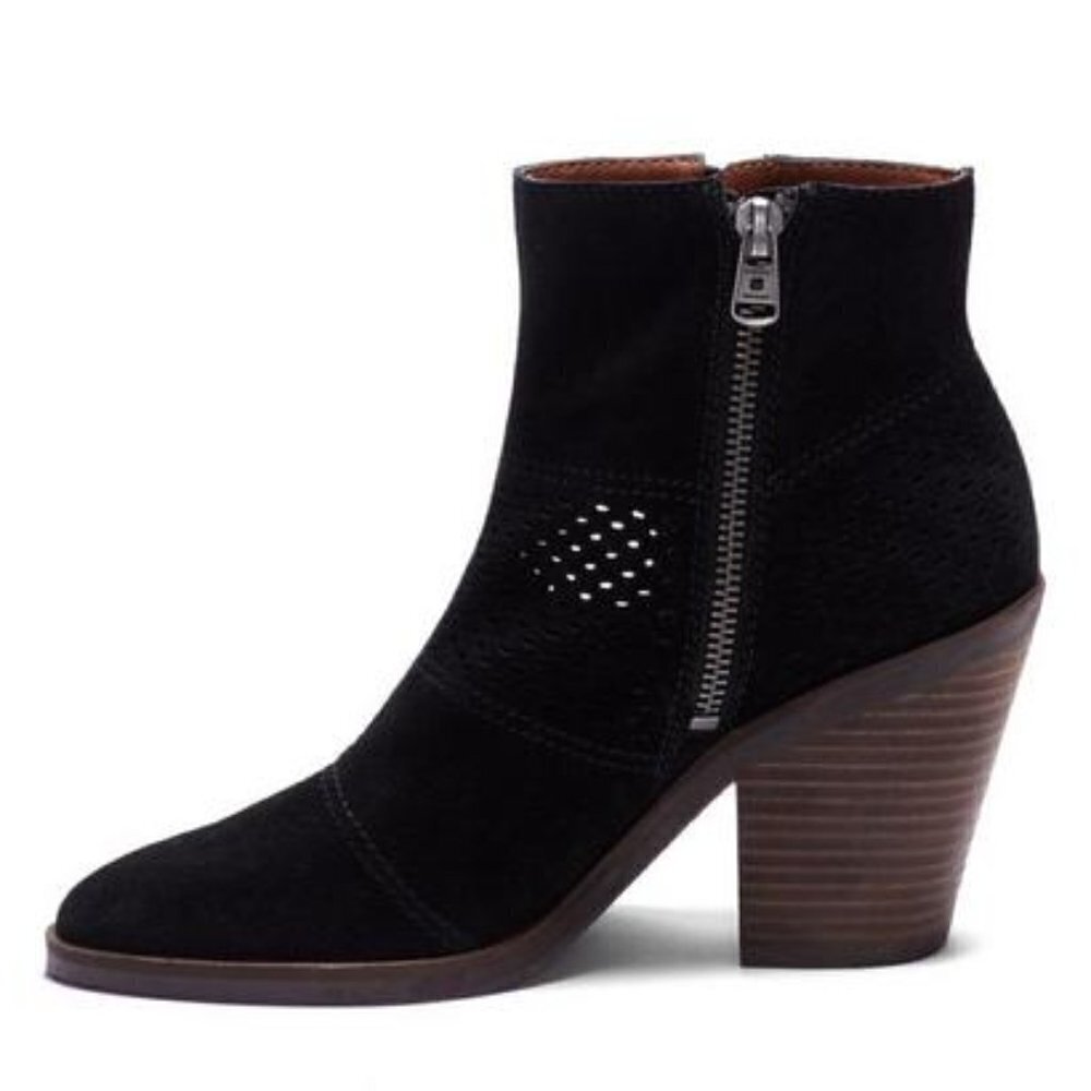 𝅺W338 Lucky Brand Block-Heel Ankle Boots - 7 M